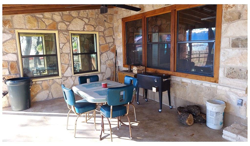 Cozy, private waterfront stone cabin on the north shore of Lake Travis in Lago Vista, Lake Travis