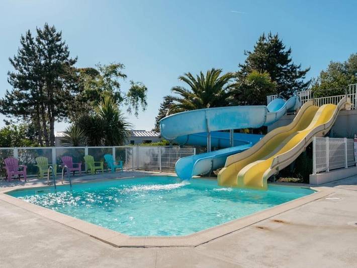 Camping pour 4 personnes, avec Bassin pour enfant et Piscine à Guidel