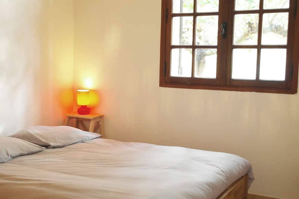 House with garden 100 meters from Lac d'Esparron in Esparron-de-Verdon, Parc naturel régional du Verdon