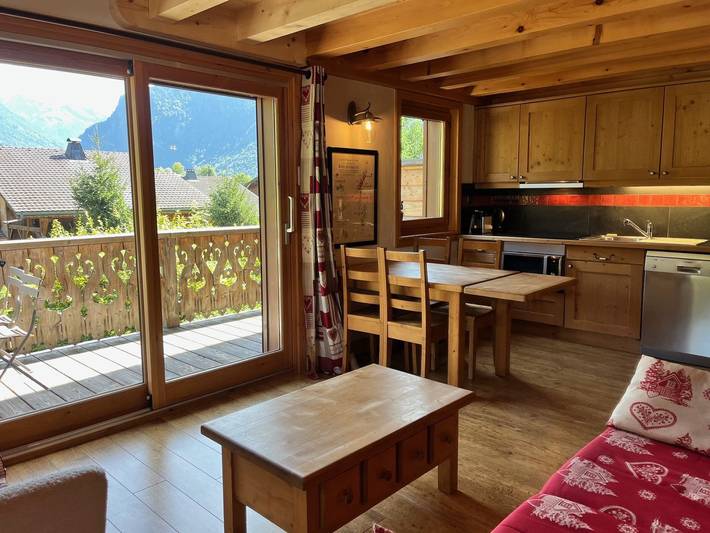 Ganze Wohnung, Komfortable Wohnung in Zentrumsnähe mit Balkon und Parkplatz in Samoëns, Region Bonneville