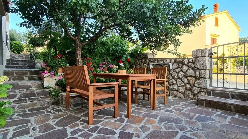 Gîte pour 2 personnes, avec terrasse à Cres