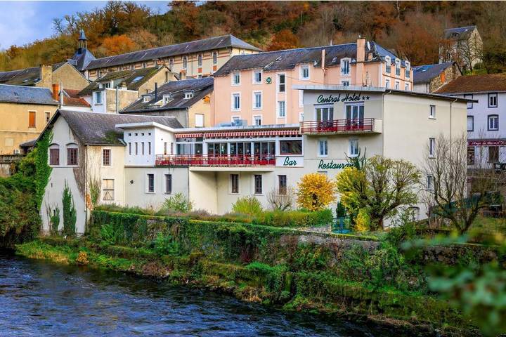 Hôtel pour 2 personnes, avec jacuzzi ainsi que sauna et terrasse, animaux acceptés