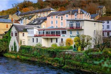Hôtel pour 4 personnes, avec terrasse ainsi que sauna et jacuzzi à Bort-les-Orgues