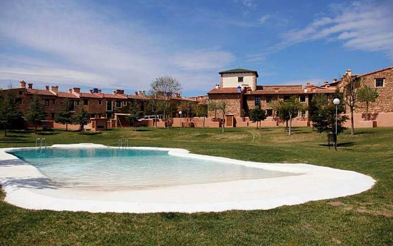 Casa rural para 10 personas, con Terraza y Jardín además de Piscina para niños y Piscina en Villanueva de Viver