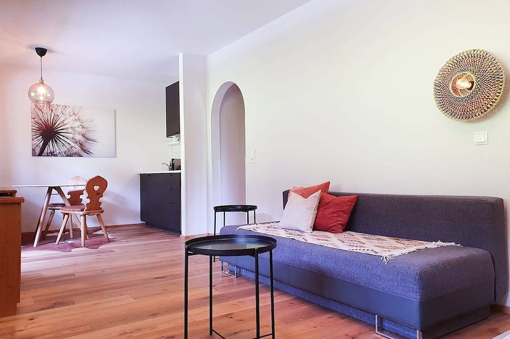 Geheel appartement, Beautiful 2-bedroom apartment with balcony and free parking. in Stubai Alps, Götzens