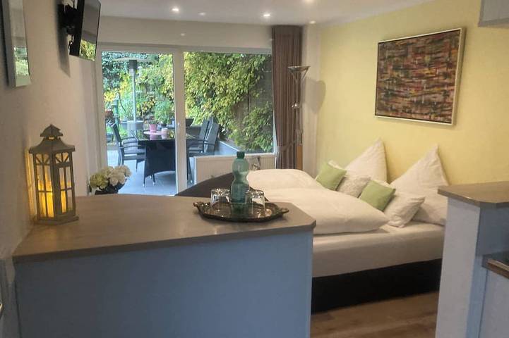 Appartement entier, Maison d'hôtes avec terrasse près de l'aéroport in Rösrath, Arrondissement de Rhin-Berg