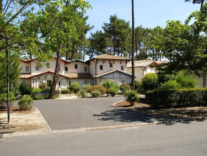 Location de vacances pour 8 personnes, avec terrasse ainsi que jardin et piscine dans Golf Blue Green Gujan - 4