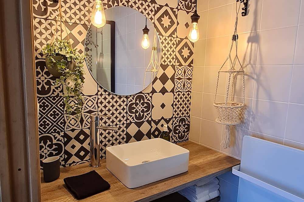 Entire apartment, 2-room terrace in a charming residence in Thuir, Perpignan region
