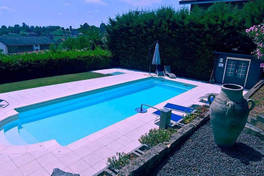 Luxury farmhouse Casa Albarossa with pool and view of Monferrato hills in Murisengo, Alessandria Provinz