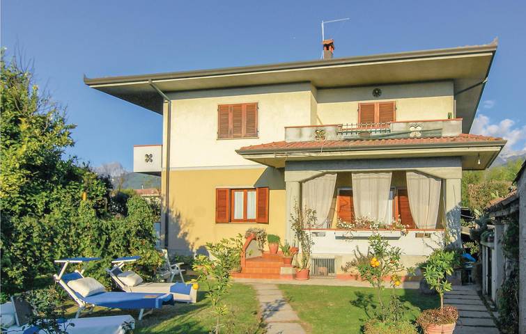 Agriturismo per 8 persone, con Terrazza e Giardino a Massa