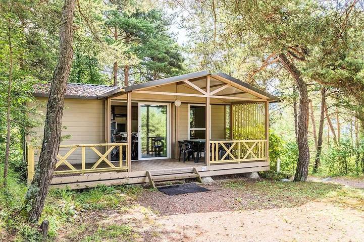 Gîte pour 6 personnes, avec terrasse à La Salle-en-Beaumont