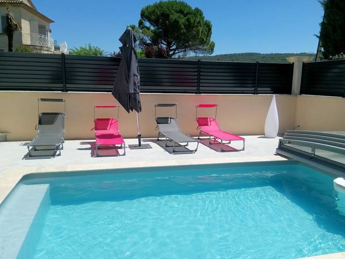 Gîte pour 4 personnes, avec piscine ainsi que terrasse et jardin dans le Vaucluse - 2