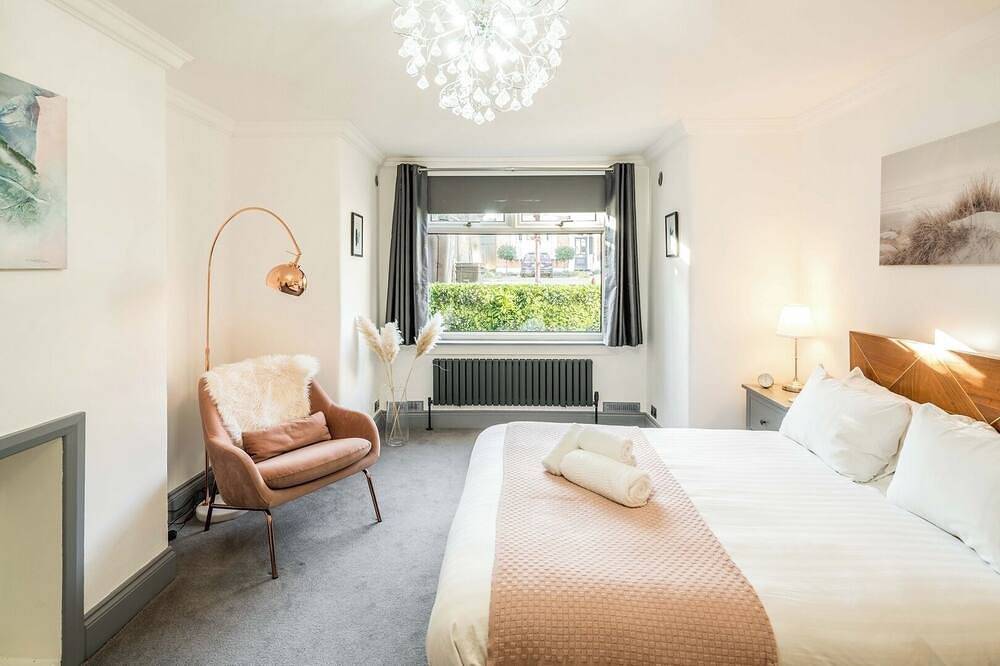 Spacious 1Br Flat in Wanstead: Garden and Comfort in Redbridge, London