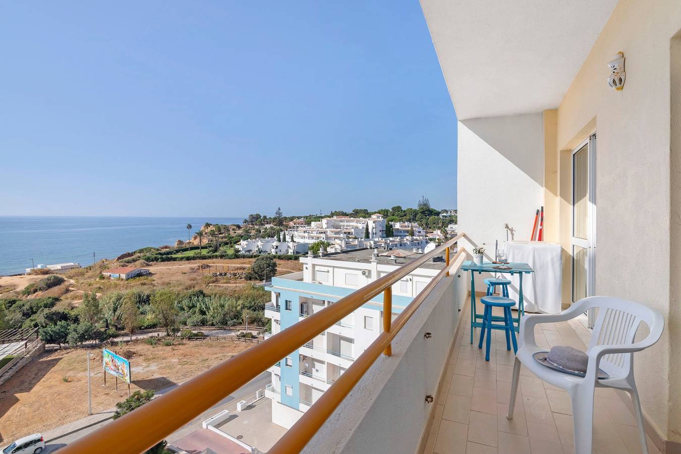 Ganze Wohnung, Ferienwohnung 'Estrela Mar 705' direkt am Strand mit Meerblick und Gemeinschaftspool in Armação de Pêra (costa), Armação de Pera
