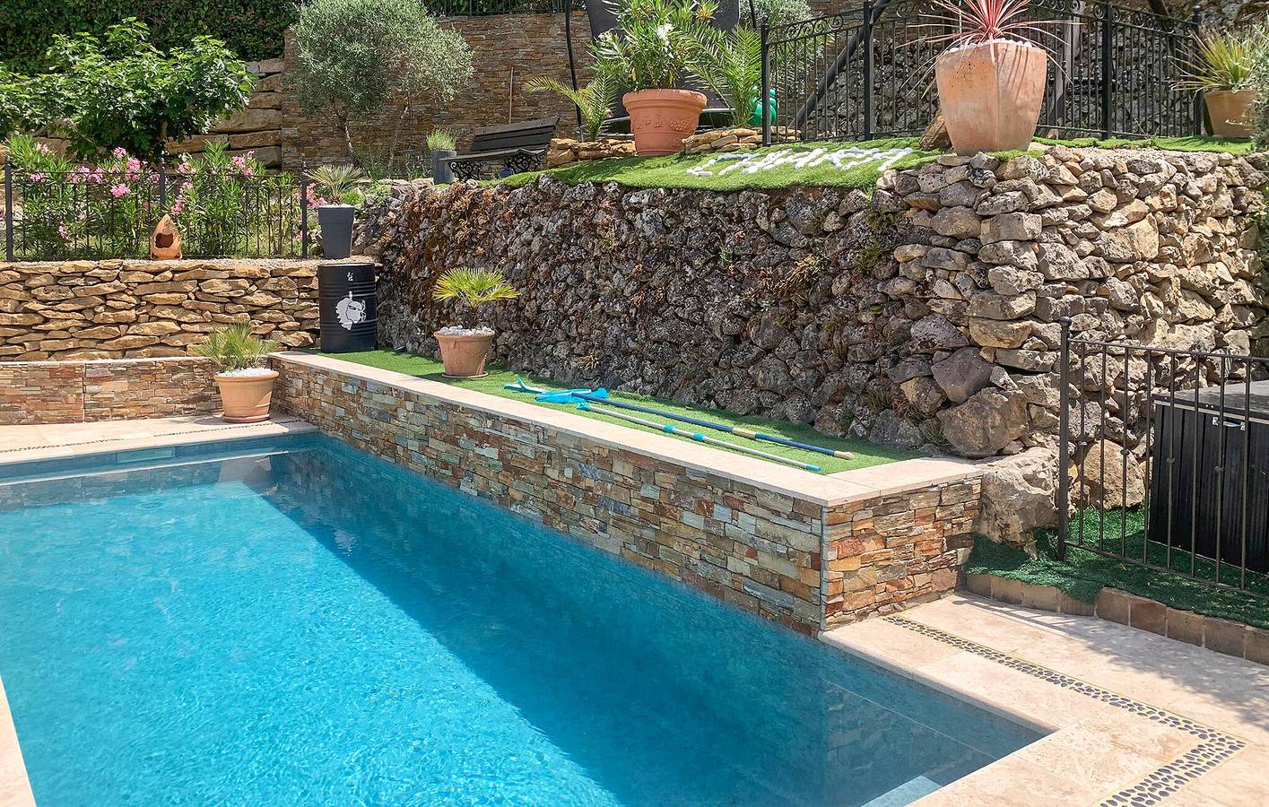 Apartamento moderno con piscina, wifi, aire acondicionado y terraza cerca de Titi Pizza in Gémenos, Marsella region