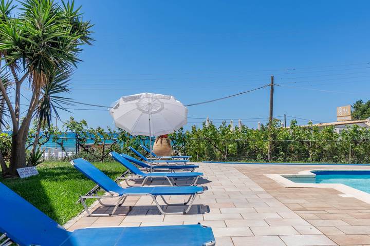 Gîte pour 2 personnes, avec Balcon ainsi que Jardin et Bassin pour enfant à Agios Gordios - 4