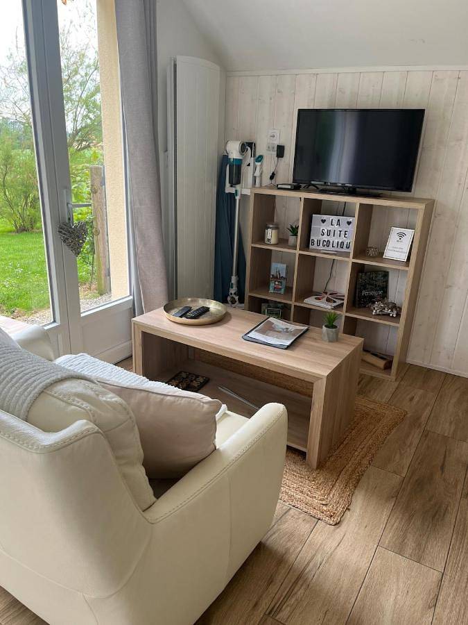 Location de vacances pour 2 personnes, avec terrasse ainsi que vue et jardin dans Courgains - 2