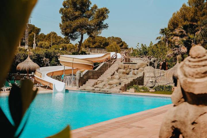 Camping für 4 Personen, mit Terrasse und Garten sowie Kinderpool und Pool in Tarragona