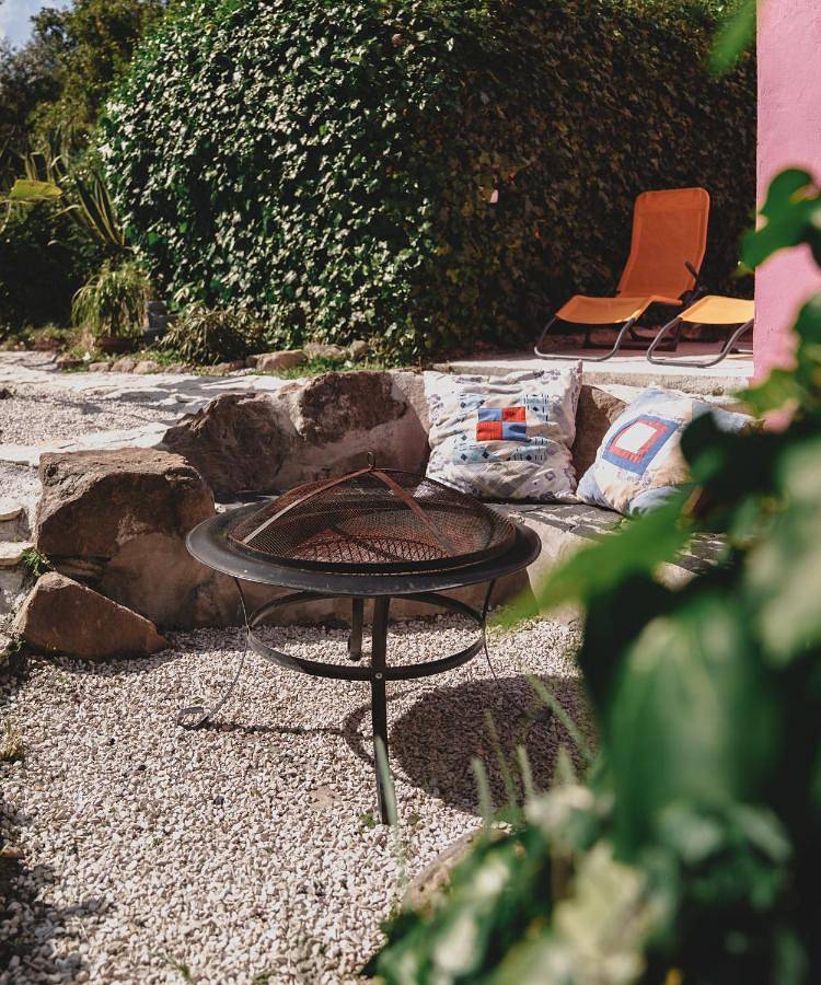Nativo Natureza Pink Wood Cabin in Bárrio (Alcobaça), Leiria District