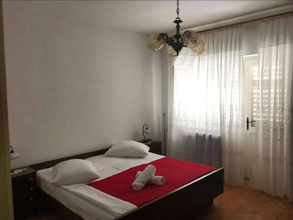 Ganze Wohnung, 3-Zimmer-Ferienwohnung mit Balkon und Meerblick Grebastica (Sibenik) A-23339-d in Grebastica, Šibenik-Knin