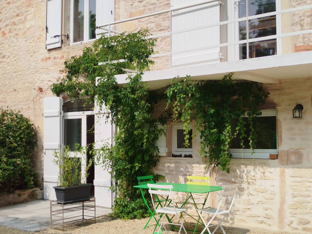 Appartement entier, Adorable gîte deux personnes, Circuit Lamartine in La Roche-Vineuse, Région de Mâcon