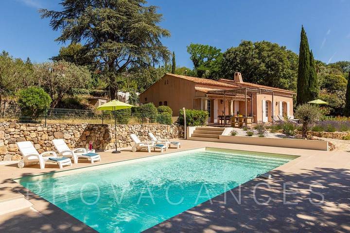 Maison de vacances pour 6 personnes, avec Balcon/Terrasse ainsi que Jardin et Piscine à Ollioules