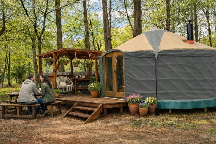 Glamping for 2 people, with view and lake view as well as terrace, with pets on the Norfolk Coast