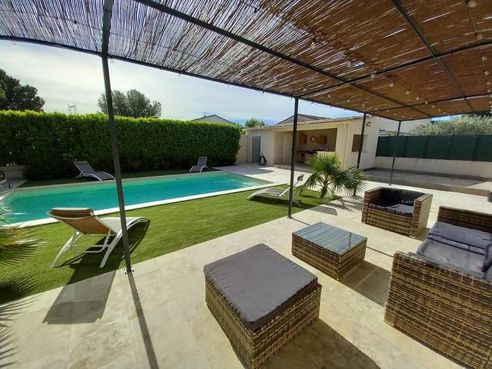 Location de vacances pour 8 personnes, avec jardin ainsi que vue et piscine, animaux acceptés à Saint-Paul-les-Fonts