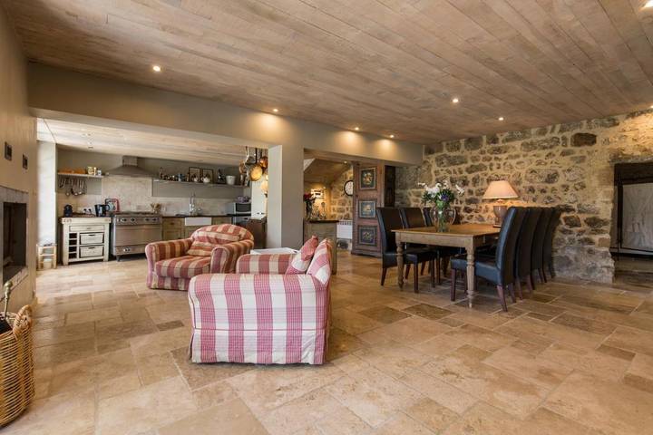 Location de vacances pour 4 personnes, avec vue ainsi que jardin et piscine à Étables - 4