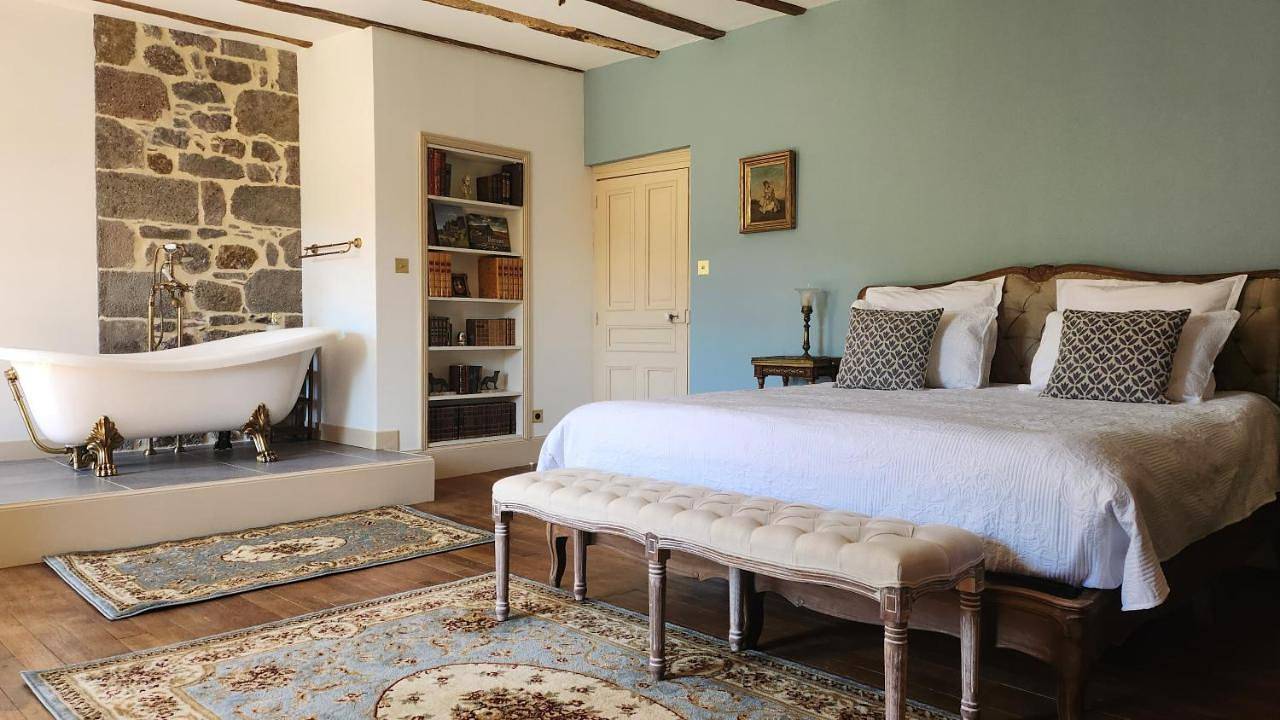 Deluxe Double Room in Anglards-de-Salers, Parc naturel régional des Volcans d'Auvergne