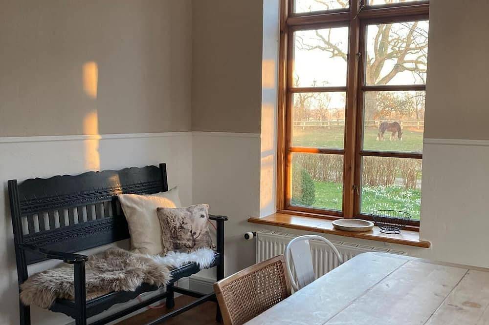 Ferienunterkunft \"Verwalterhaus\" mit Blick auf die Pferdeweide -Gut Wittmoldt- in Wittmoldt, Südliche Ostseeküste