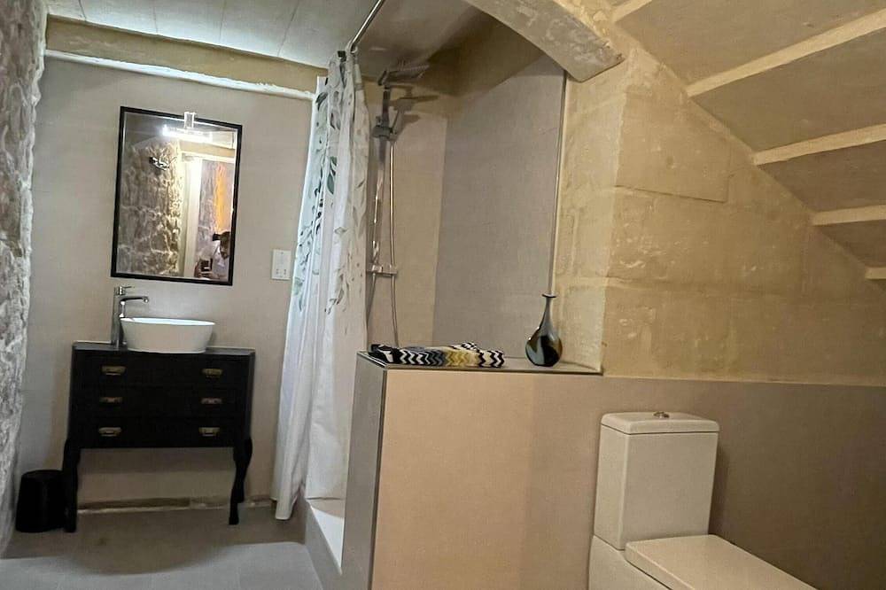 Ganze Wohnung, Sleep in History: Charming Studio in 16th-Century Palazo in Ancient Three Cities in Cospicua, Insel Malta