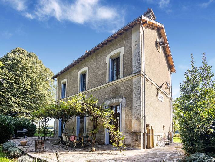 Bahnhofshaus in Liglet mit Privatpool in Liglet, Vienne