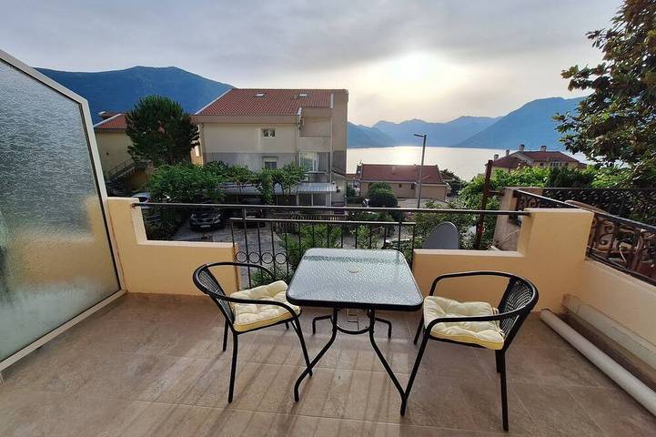 Vakantiehuis voor 11 personen, met tuin en balkon in Montenegro