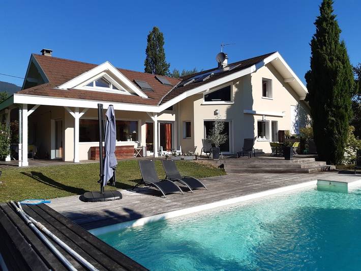 Villa pour 8 personnes, avec jardin et piscine sur le Lac d'Annecy