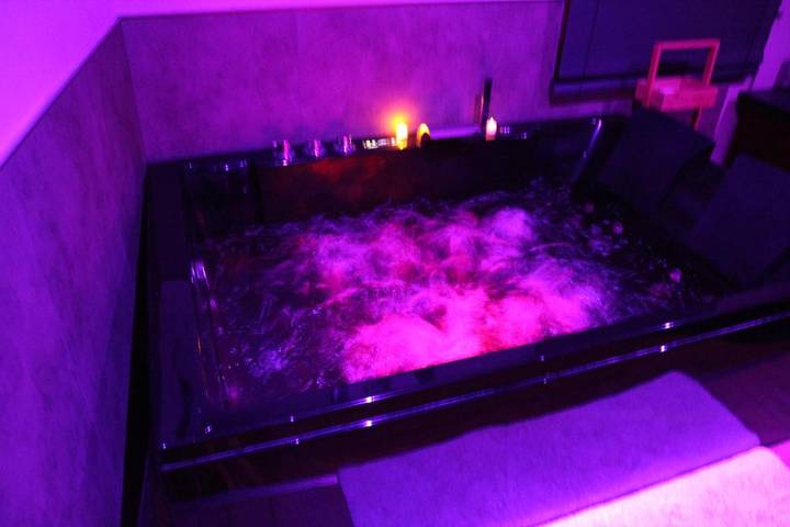 Hôtel pour 2 personnes, avec terrasse et jacuzzi à Floirac - 4