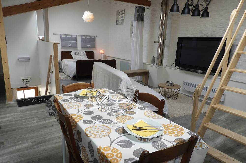 Appartement entier, Studio indépendant au 1ère étage à moins d'1 kilomètre du Château de Lavaux in Lavaux-Sainte-Anne, Rochefort (Wallonie)