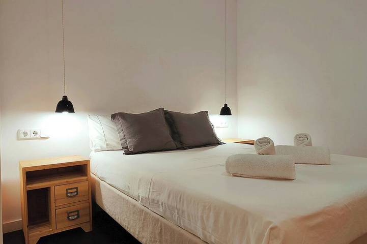 Apartamento entero, F3- Spacious 2 bedroom. Sarrià - Hospital Clinic in Centro Barcelona, Barcelona