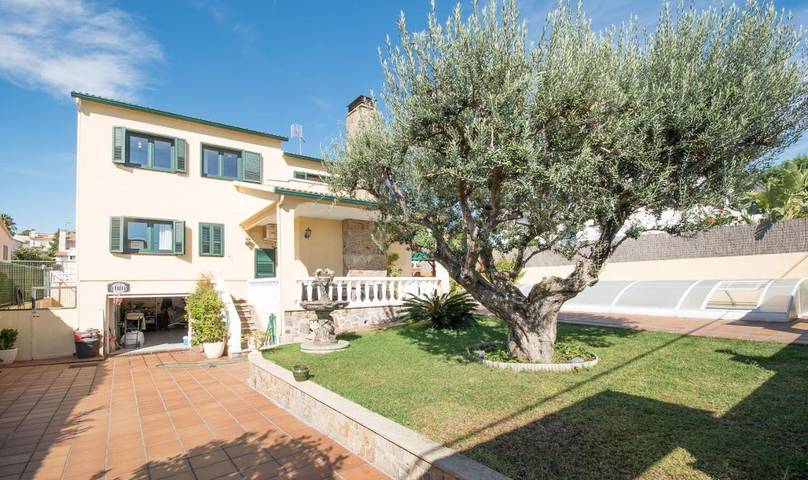 Villa pour 10 personnes, avec terrasse ainsi que jardin et piscine à Calafell - 4