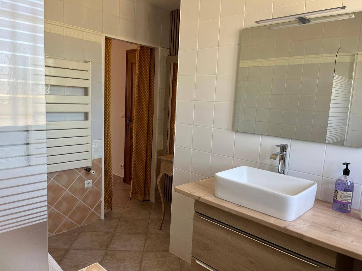 Family Room with Bathroom in Boisseron, Côte méditerranéenne (France)