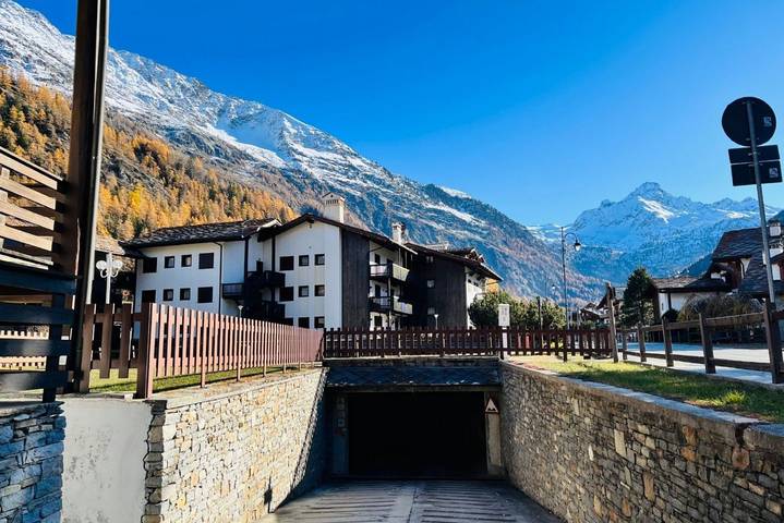 Appartamento intero, Guesthost - Petite Fleur - Cozy La Thuile Flat in La Thuile (capoluogo), La Thuile