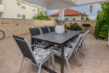 Villa für 8 Personen in Petrcane, Zadar, Bild 1