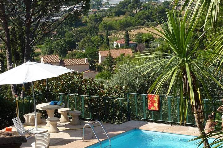 Ferienhaus für 4 Personen, mit Terrasse und Garten sowie Pool