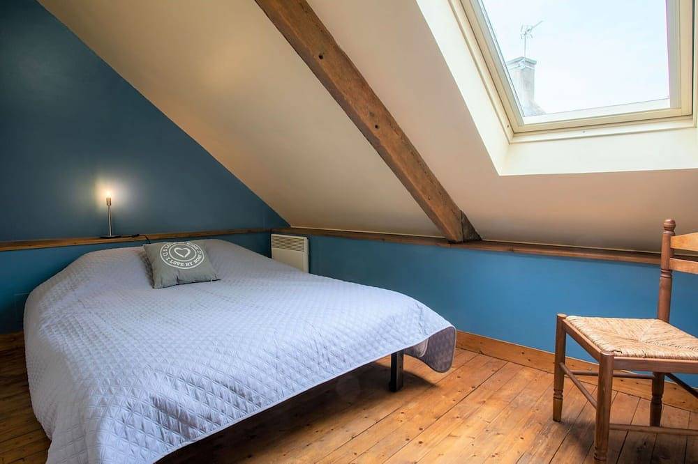 Stunning private villa for 6 guests with Wifi, Tv and terrace in Pleurtuit, Saint-Malo region