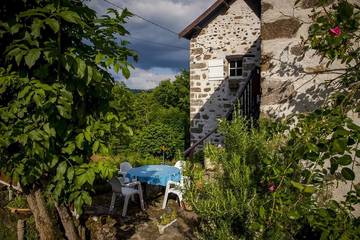 Location de vacances pour 2 personnes, avec terrasse et jardin à Beaulieu-sur-Dordogne