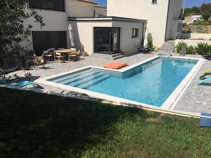 Villa für 8 Personen, mit Terrasse und Garten sowie Pool in Afa