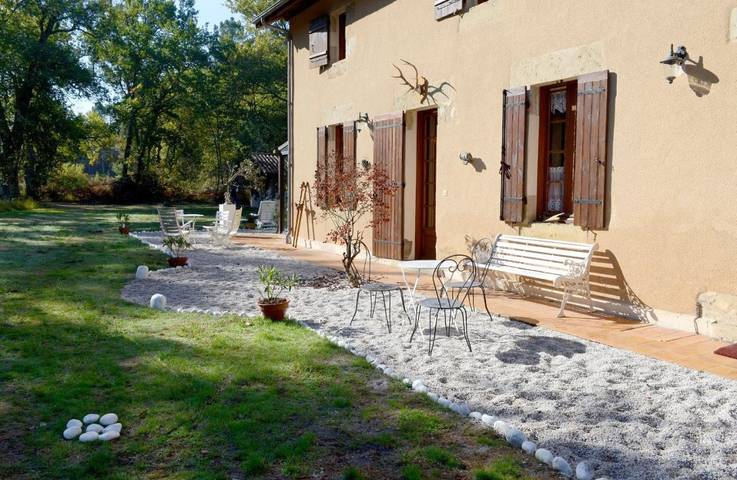 Location de vacances pour 12 personnes, avec Terrasse ainsi que Jacuzzi et Jardin à Callen