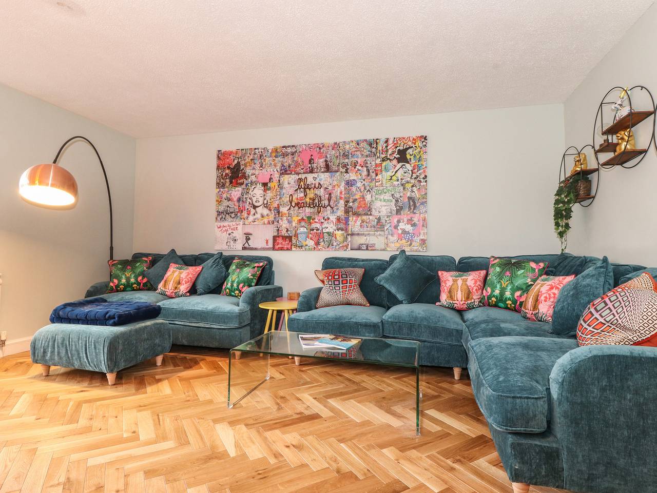 Tipsy Bee in Bowness-on-Windermere, Lake District