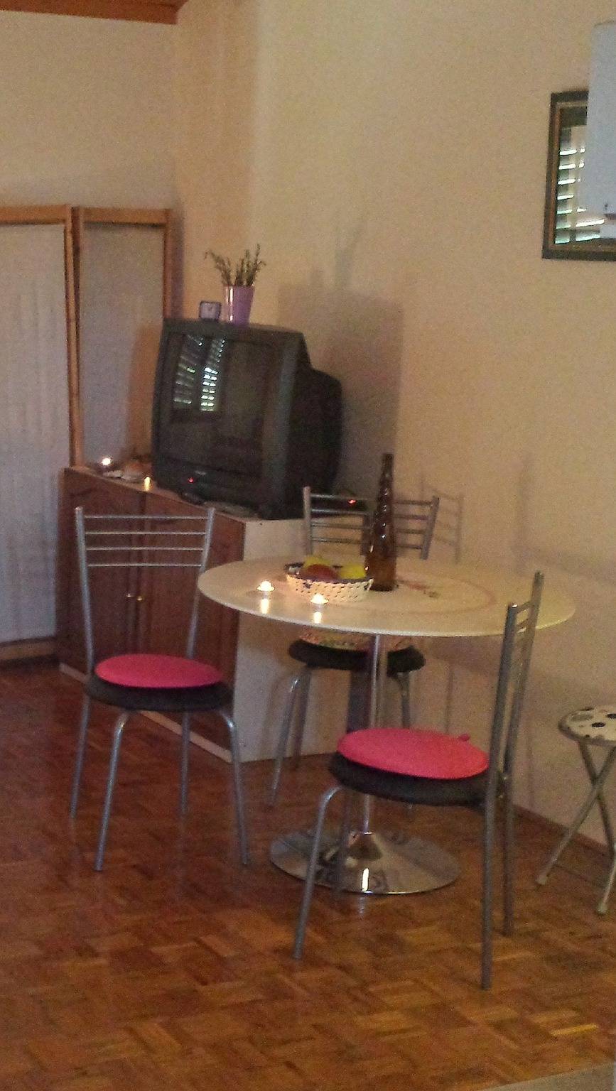 Appartement entier, Garçonniere avec air conditionné Ugljan As-15613-a in Ugljan, Île d'Ugljan