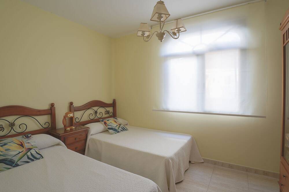 Entire apartment, El Puerto in Porto do Son, Rías Baixas